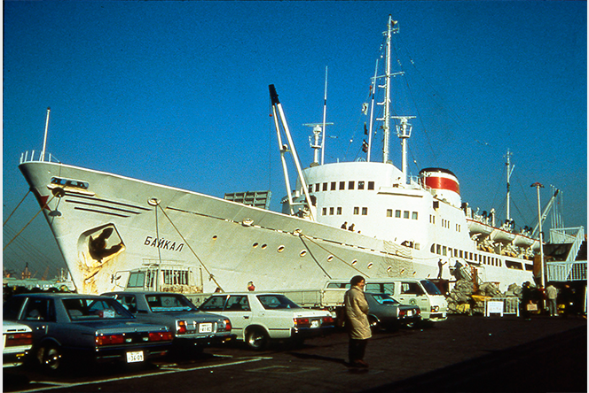 1965年, 横浜港にて、世界放浪に向かう